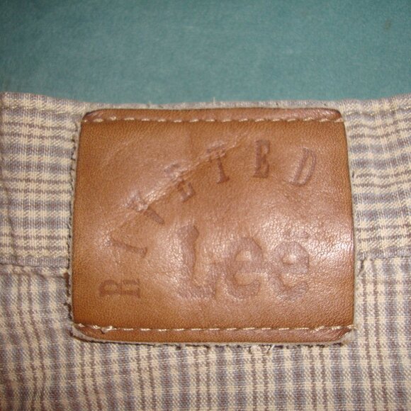 Lee Rivited Shorts Size 9 - Picture 3 of 7